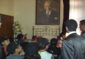 Polis, cocukların kalbinde taht kurdu